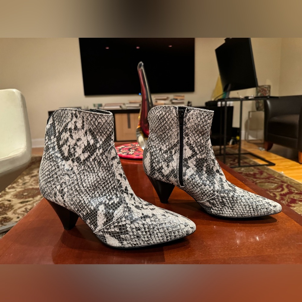 ❤️ NWT GABRIELLA Black&White leather ankle booties in Classic snakeskin Style - Picture 2 of 9